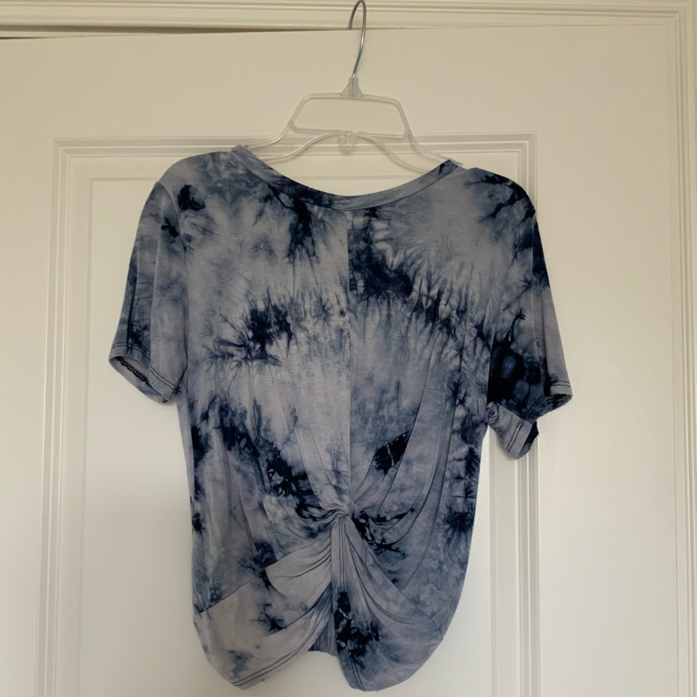 Comfy T-shirt With A Twisted Front